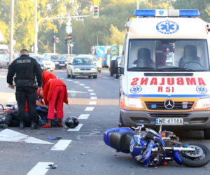 Warszawa: Motocyklista wpadł na latarnię
