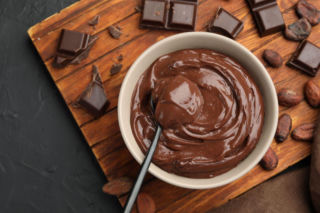 Zamiast kupować, robię w domu. Ten obłędny krem czekoladowy to tylko zdrowe 2 składniki 
