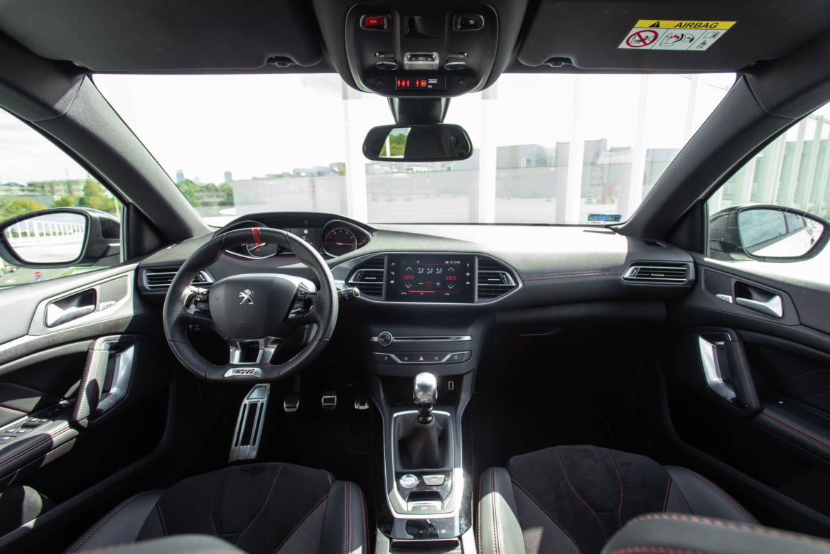Skoda Octavia RS Challenge vs Peugeot 308 GTi