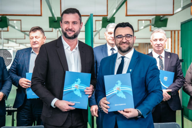 Powiat rzeszowski i łańcucki z porozumieniem o wsparciu w kryzysach. Chodzi o sprzęt, logistykę i ewakuację