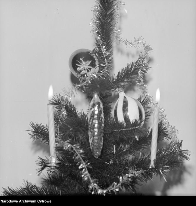 Tak ubierano choinki w PRL-u. Te archiwalne zdjęcia to prawdziwe perełki!