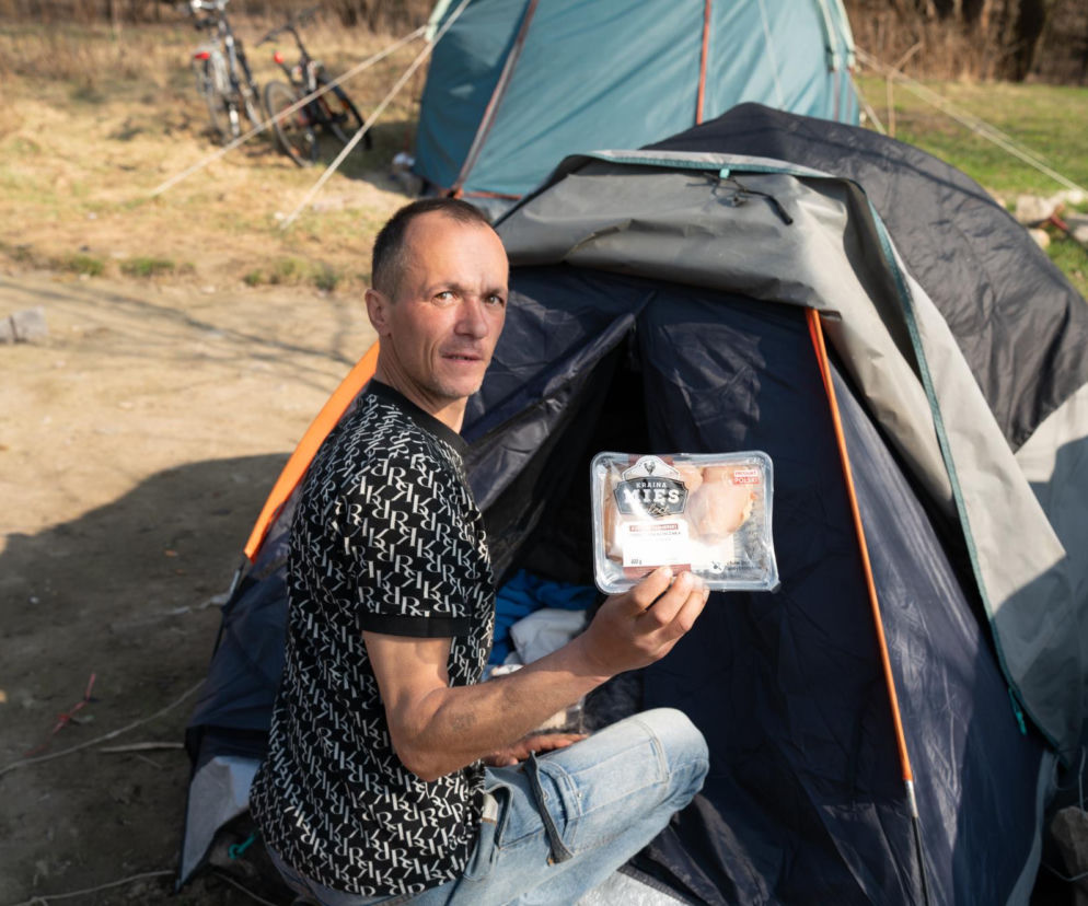 Ich dom to namiot w rezerwacie. Jak Paweł, Agnieszka i Zbyszek zorganizowali życie w cieniu mostu?