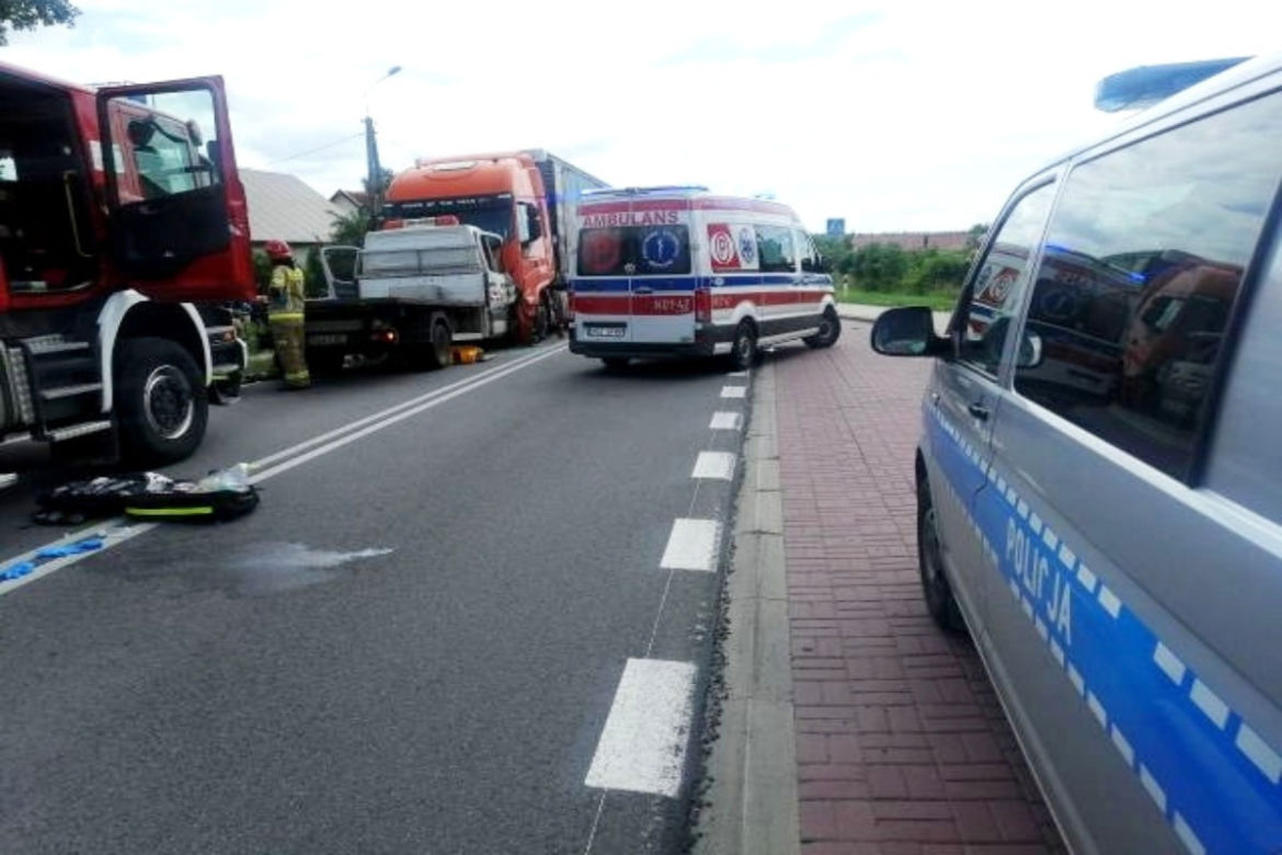 Droga krajowa nr 57. Śmiertelny wypadek w Nowinach. Ciężarówka zderzyła się z busem