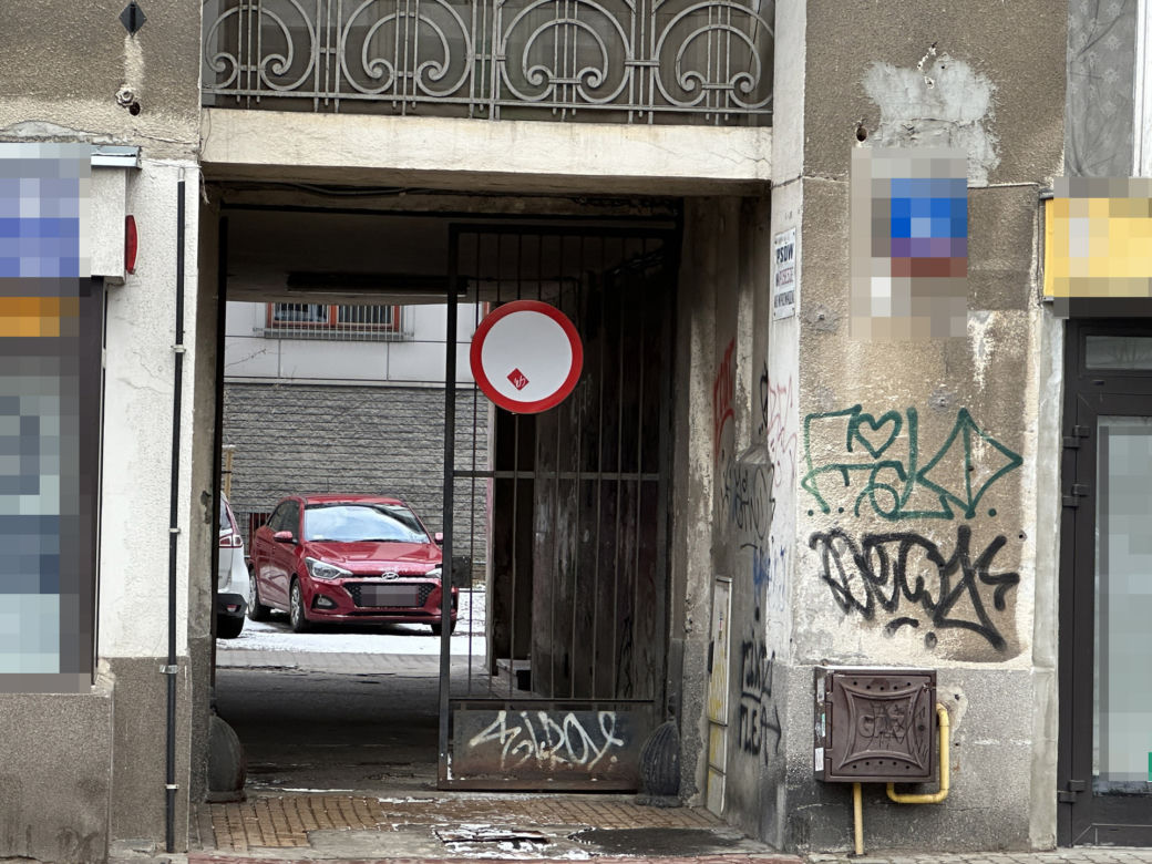 Makabra w mieszkaniu na Woli. Nie żyje mężczyzna, policja zatrzymała kobietę. Doszło do morderstwa!?