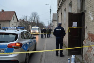 Zwłoki mężczyzny w mieszkaniu. Prokuratura mówi o udziale osób trzecich!