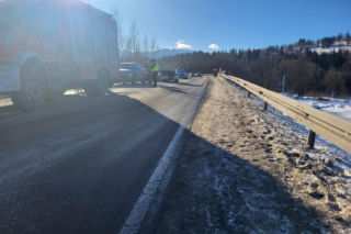 Zderzenie trzech samochodów w Poroninie. Jedna osoba ranna, na Zakopiance tworzą się ogromne korki