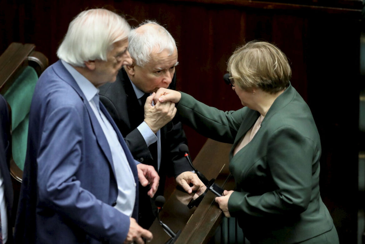 Tak całuje Kaczyński. Szarmanckie gesty prezesa PiS 