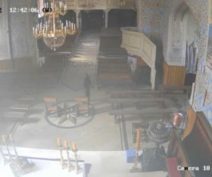 Po kradzieży kościelnej skarbony schował się pod folią na truskawki