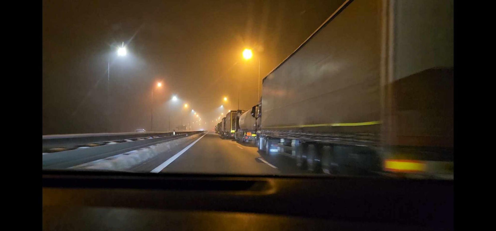 Kolejka torów czekających na odprawę sięga Głuchowa