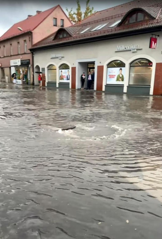 Zalane centrum Rybnika, szkoła w Rudołtowicach i ośrodek Zameczek 