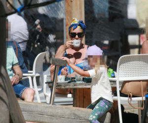 Justyna Sieńczyłło na plaży