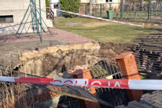 Wyrwa na będzińskiej posesji