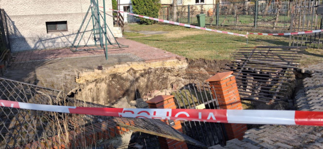 Wyrwa na będzińskiej posesji