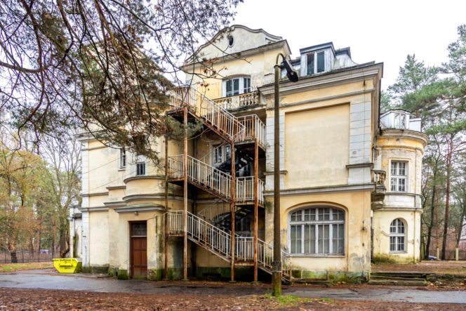 Opuszczona willa w Konstancinie