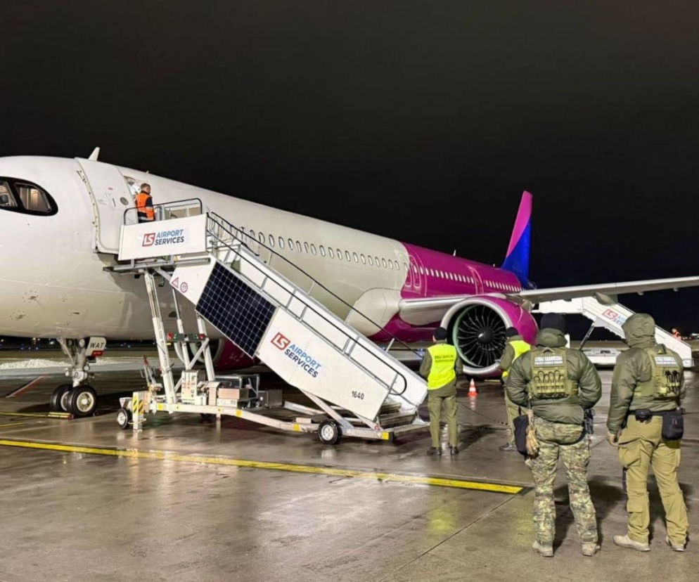 Myślał, że nikt się nie zorientuje. Na lotnisku w Pyrzowicach udawał kogoś innego