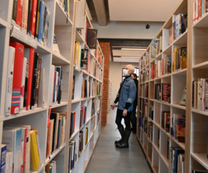  Filia nr 7 Miejskiej Biblioteki Publicznej na placu Matki Teresy w Szczecinie, 9 bm. Biblioteka powstała w XIX-wiecznym odrestaurowanym budynku przy pl. Matki Teresy z Kalkuty