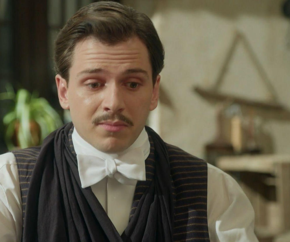 La promesa - pałac tajemnic, odcinek 341: Feliciano zdobywa się na odważny krok i prosi Teresę o rękę