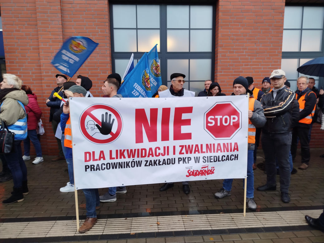Pracownicy Zakładu Linii Kolejowych pikietowali w Siedlcach! Poparli ich siedleccy radni