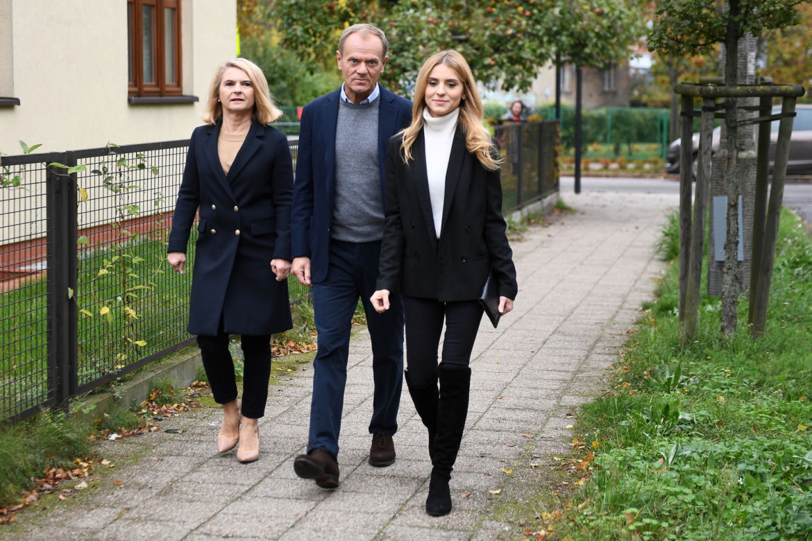 Kasia Tusk czy Kinga Duda. Która się lepiej ubiera?  