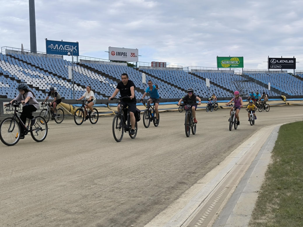 Rowerowa Stolica Polski - kręcili kilometry na stadionie w Lesznie