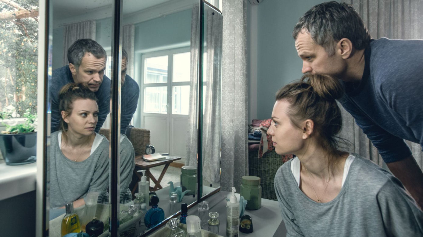 Zbrodnia odc. 2. Agnieszka Lubczyńska (Magdalena Boczarska), Cezary (Radosław Pazura)