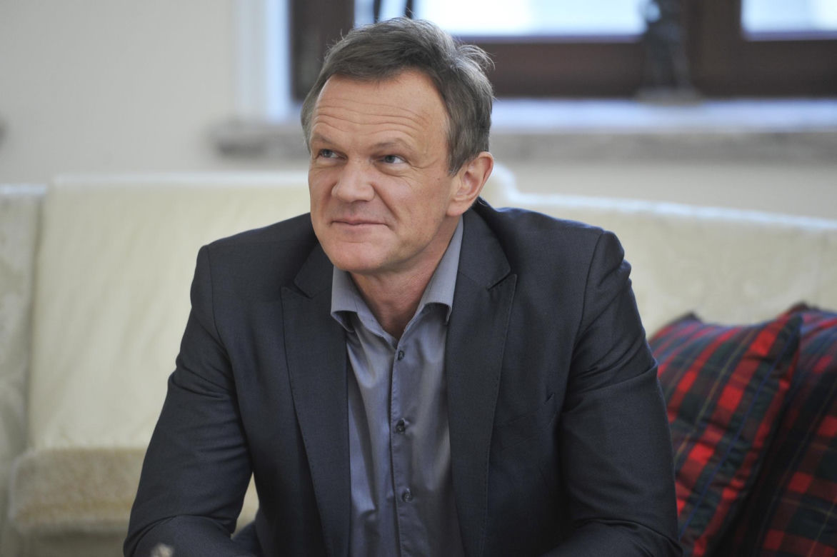 Cezary Pazura kiedyś i dziś. Tak na przestrzeni lat zmieniał się odtwórca roli Jurka Kilera