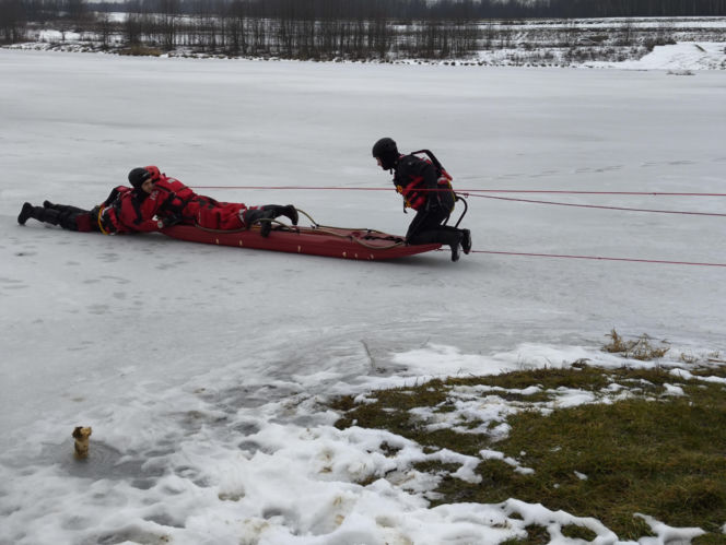 Symulacja akcji ratunkowej na zbiorniku Korzeń w Skrzyszowie