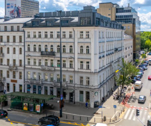 Południowa pierzeja Alej Jerozolimskich w centrum Warszawy