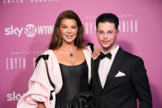 Wyjątkowo elegancki Allan Enso na premierze filmu o mamie. Syn Edyty Górniak skradł show w nowym wydaniu!
