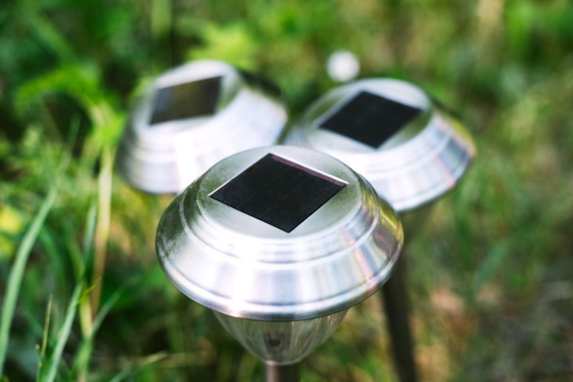 Lampa solarna ogrodowa