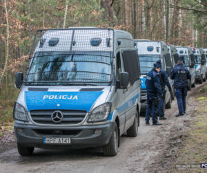 Policjanci w akcji! W użyciu helikopter, sprzęt noktowizyjny i termowizyjny oraz nawigacja