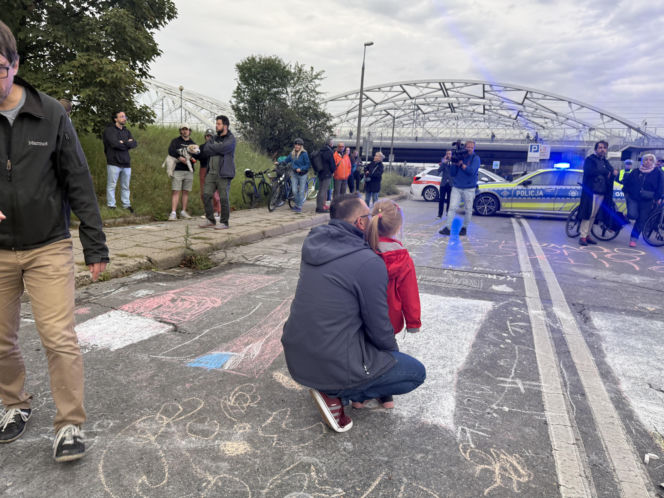 "Cichy marsz" w Krakowie po tragicznym wypadku. Zginęło młode małżeństwo