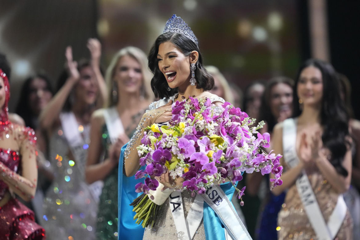 Miss Universe oskarżona o zdradę! "Nie może wrócić do kraju"