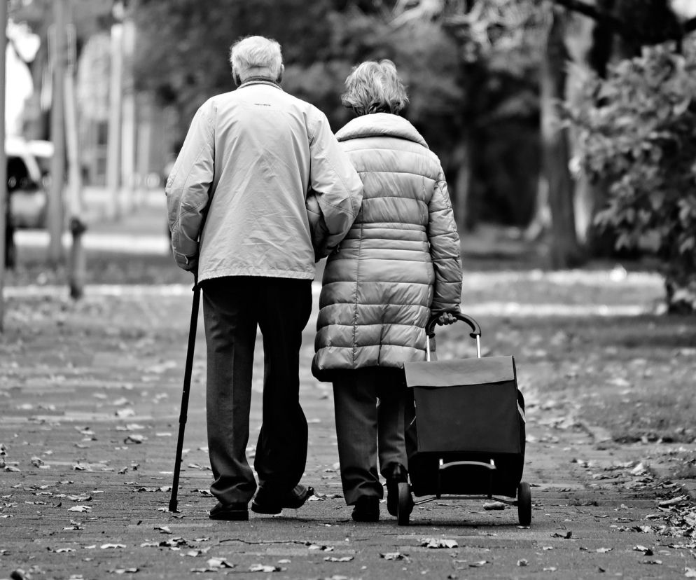 Seniorzy powinni pozostać w domach. Zakupy przyniosą im wolontariusze
