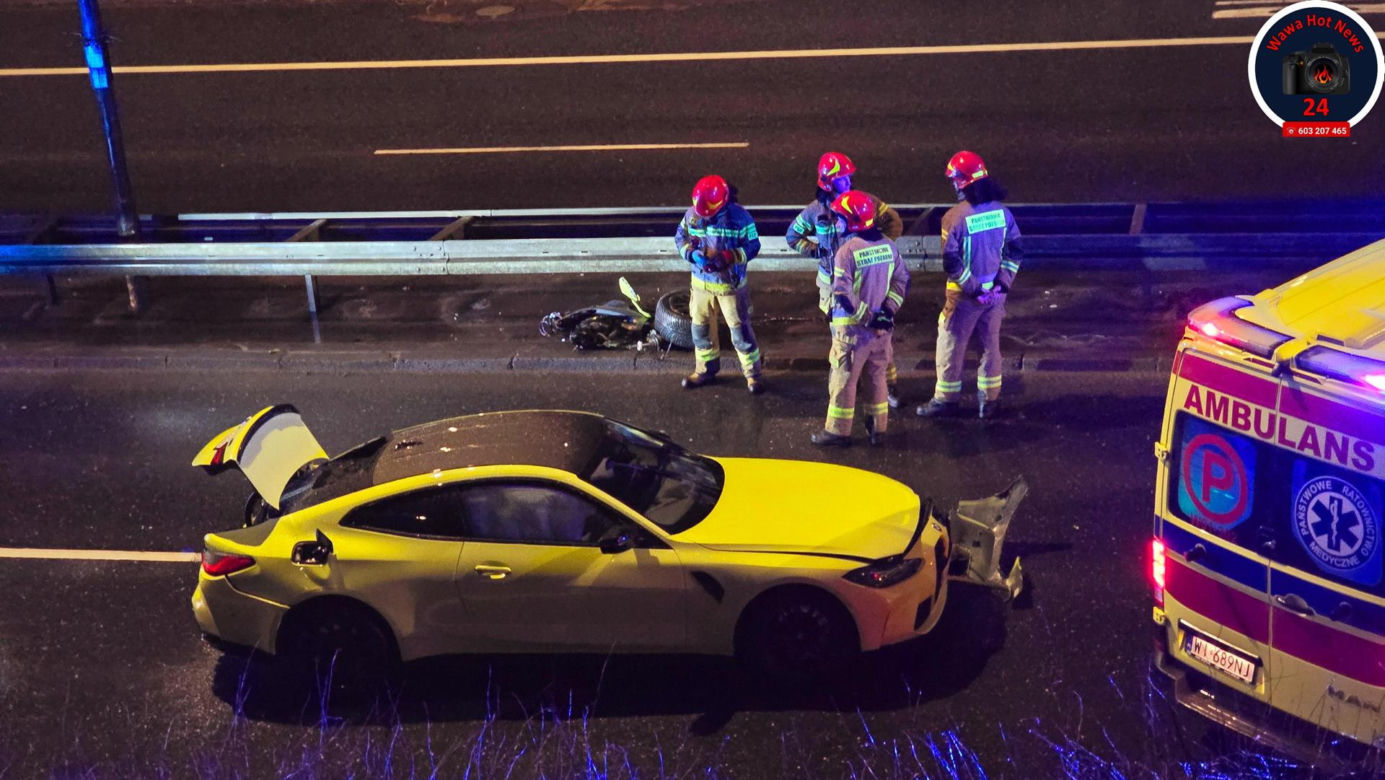Kraksa w centrum Warszawy. Kanarkowe BMW roztrzaskało się na barierkach