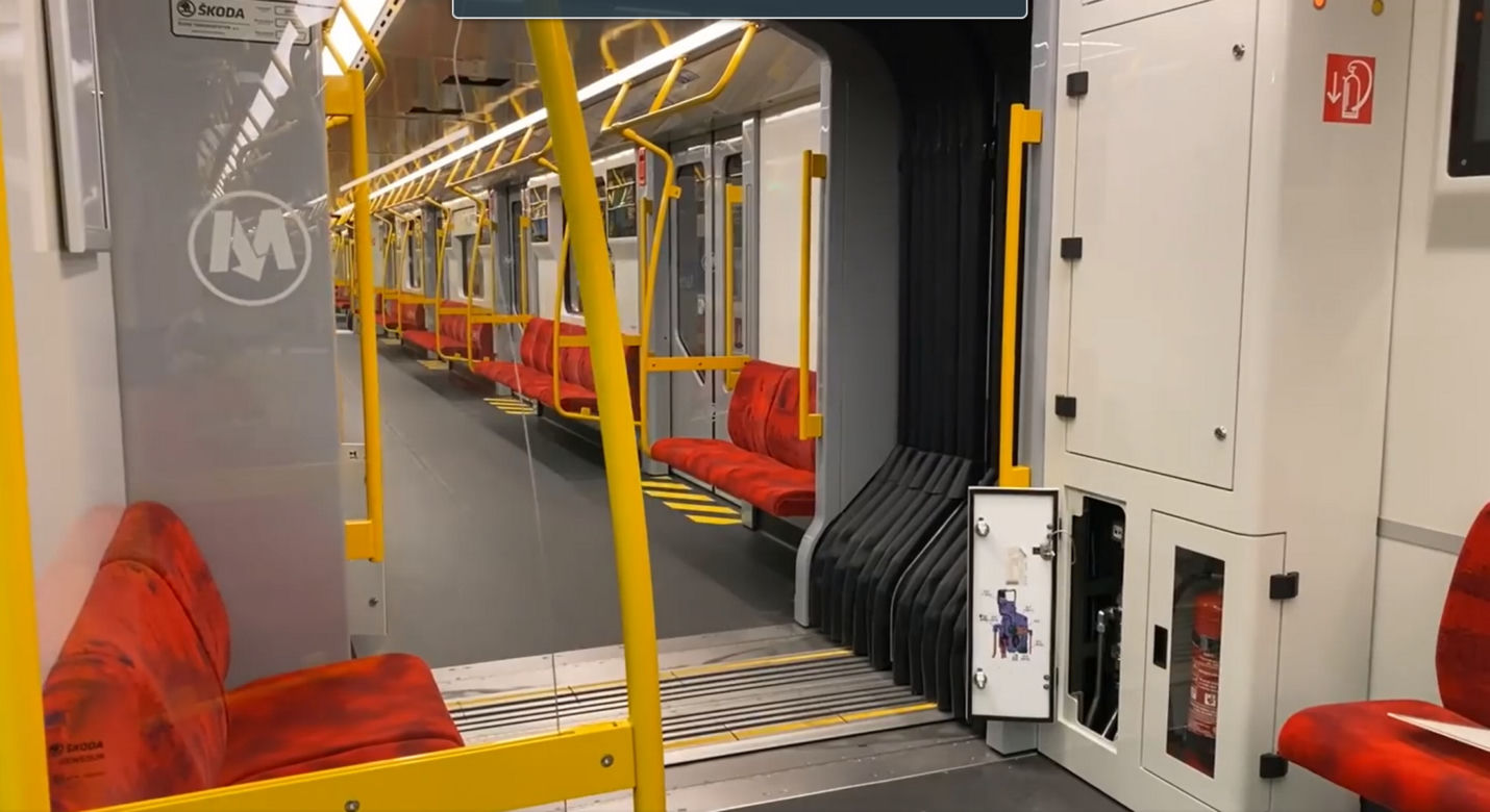 Skoda Varsovia z debiutem! Nowy pociąg wyjechał na I linię metra
