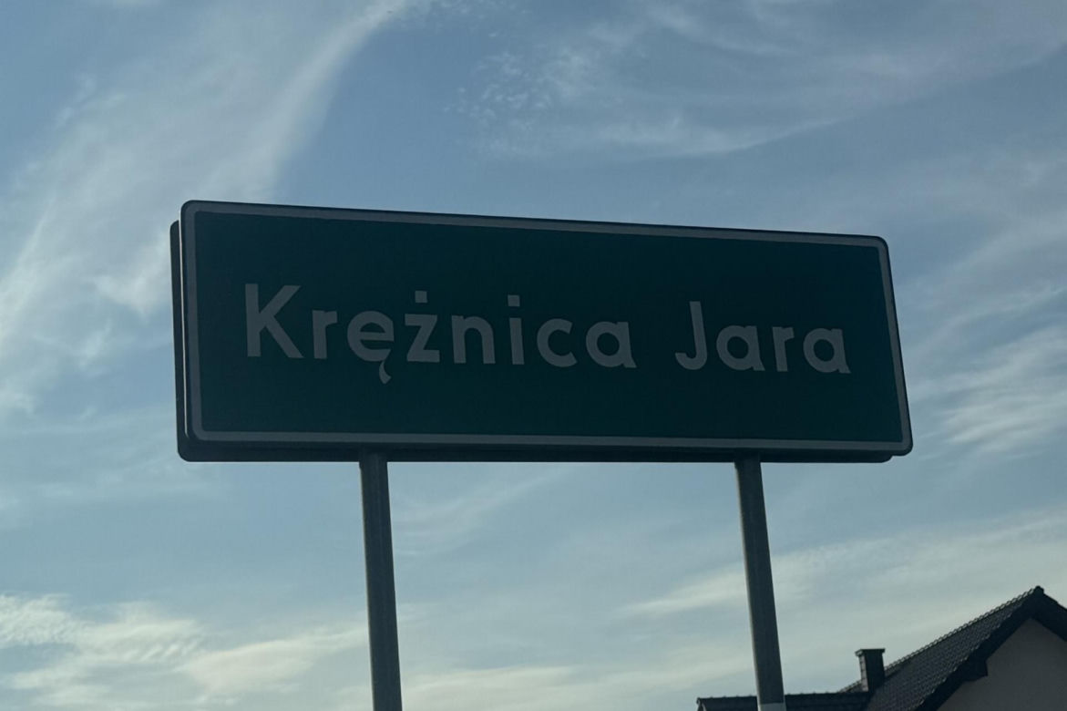 Motocykl uderzył w policjanta, 22-latek uciekł z miejsca zdarzenia