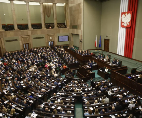 Wyższe emerytury dla tysięcy osób! Sejm przyjął nowe przepisy