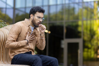 Stary sposób z PRL znów zyskuje popularność. Pomaga przy suchym i mokrym kaszlu