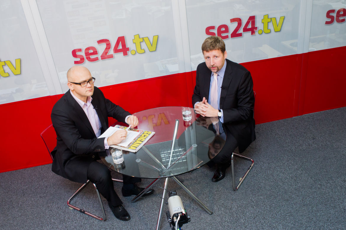 Marek Migalski lansuje się w samym podkoszulku