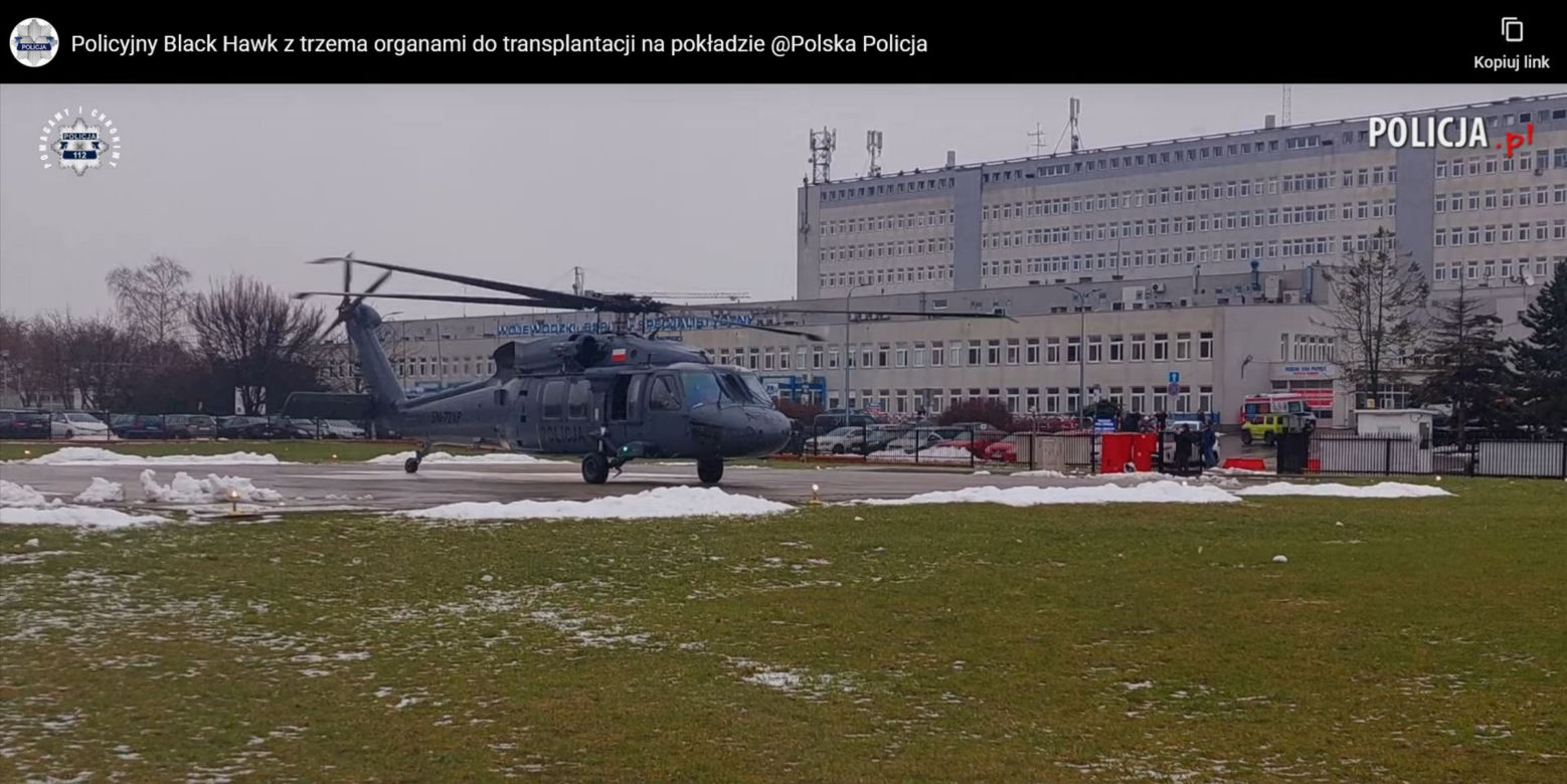 Policyjny Black Hawk w akcji. Na pokładzie śmigłowca narządy do przeszczepu