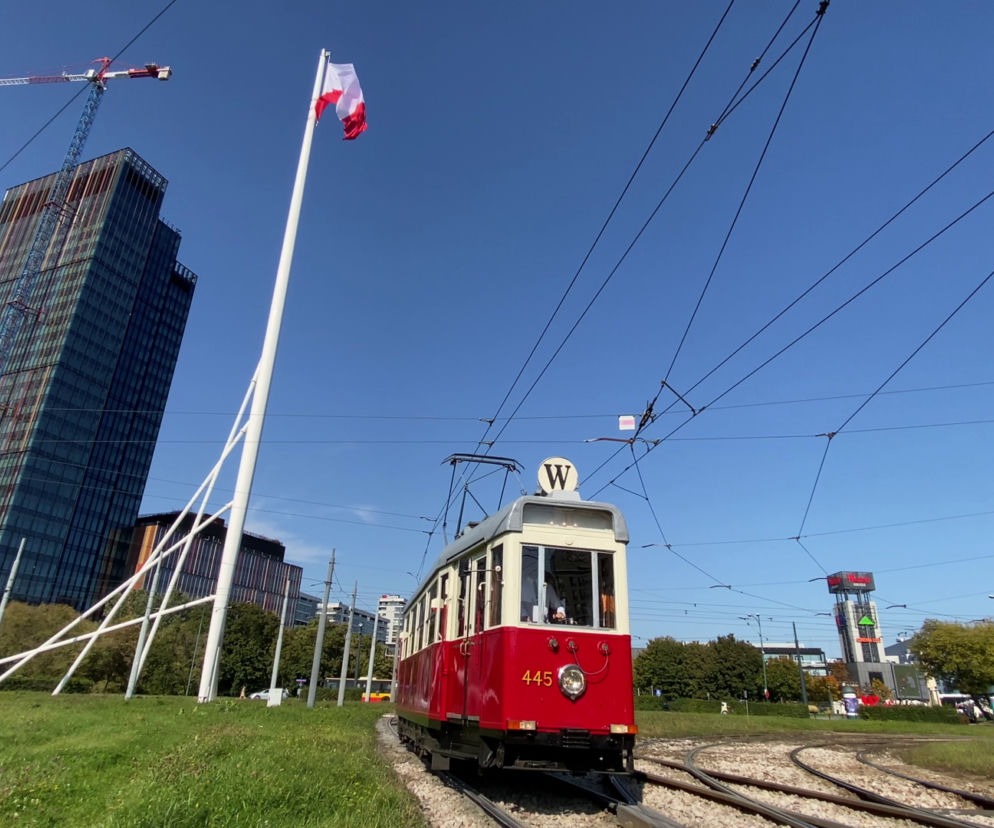 Niezwykły tramwaj z powstańcami. Wycieczka po Warszawie jak przed wojną