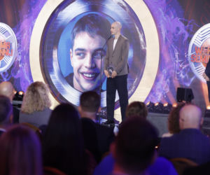 Władimir Semirunnij wsparł zrzutkę u Łatwoganga. Olimpijczyk zgolił włosy i przekazał medal na aukcję