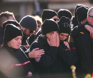 Szokująca decyzja sądu po pożarze w Szwajcarii! Nie żyje 40 osób, on chodzi wolno