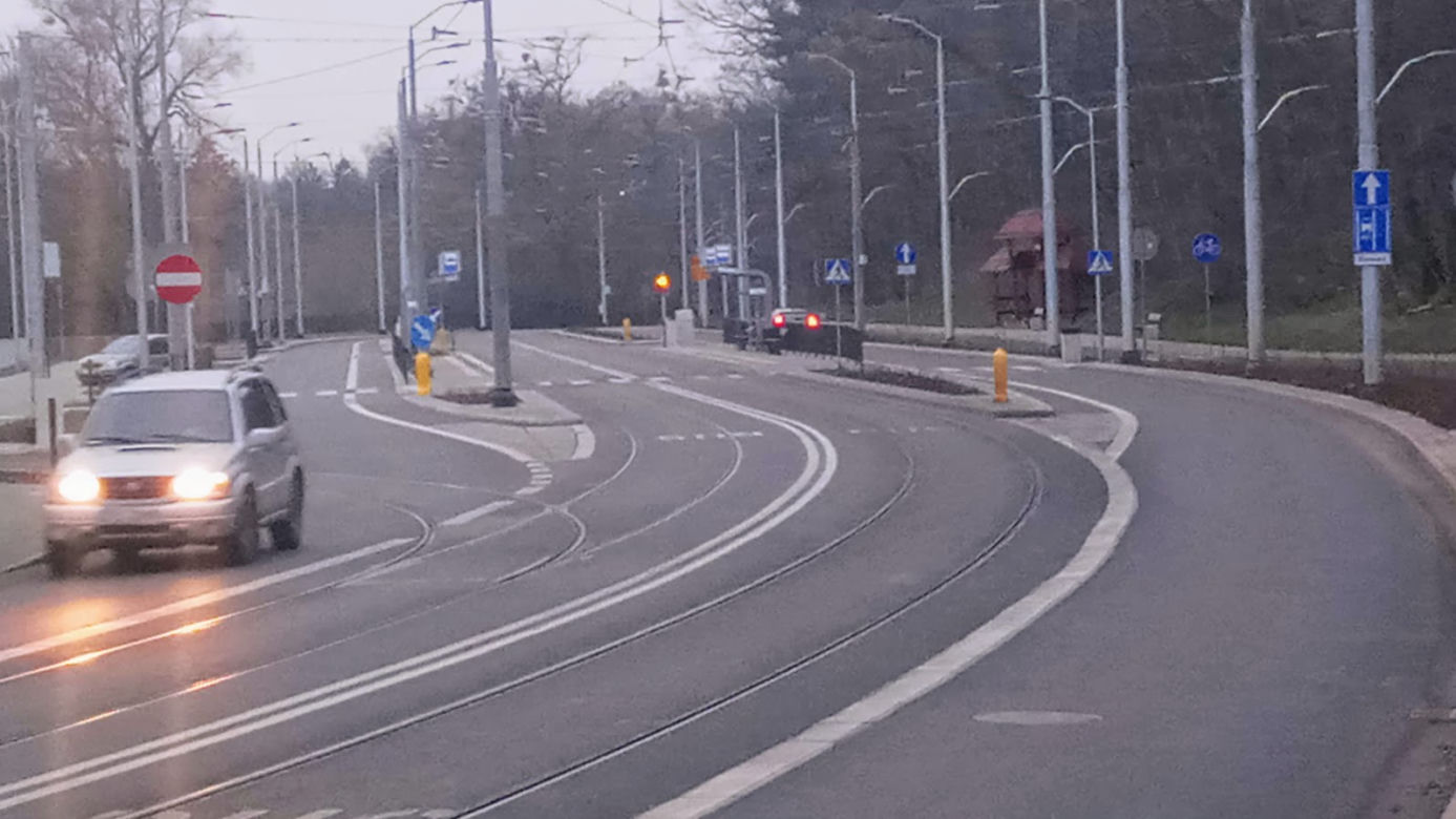 Oznakowanie na ulicy Arkońskiej wprowadza w błąd kierowców