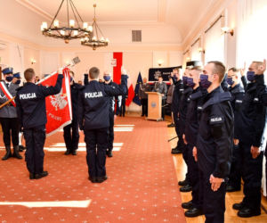 Nowi policjanci w woj. podlaskim. Ślubowanie złożyło 12 policjantów