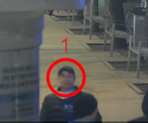Pobicie obcokrajowców w Toruniu. Policja nadal szuka tych mężczyzn
