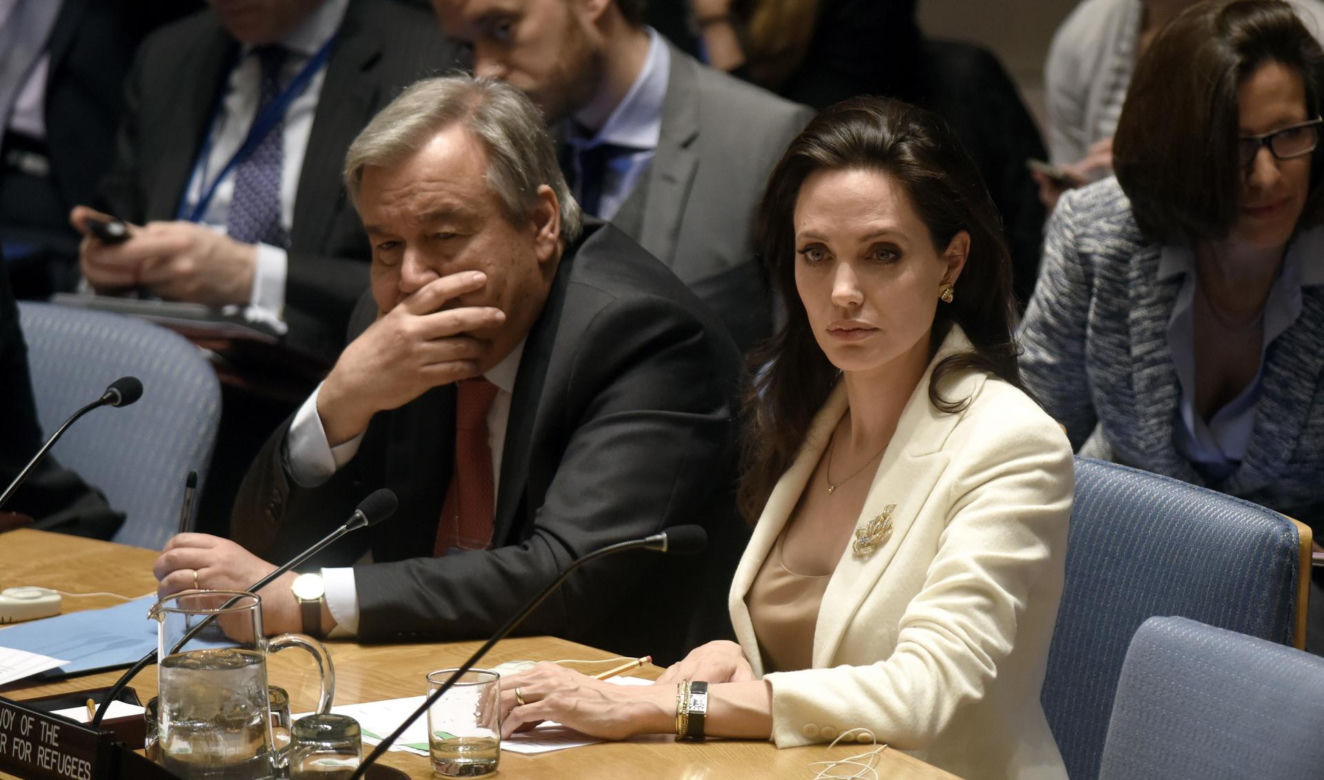 Angelina Jolie kończy 50 lat! Zobacz, jak się zmieniała