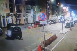 80-latek potrącił pieszego i przejechał po ofierze. Wszystko widać na nagraniu