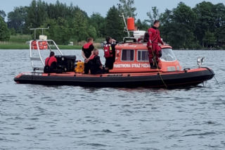 Nikola pływała na jeziorze bez kapoka. 8-latka utonęła. Zarzuty dla dwóch osób